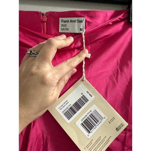 Frank & Oak The Satin Maxi Skirt in Fuchsia Size Medium New - Picture 4 of 6